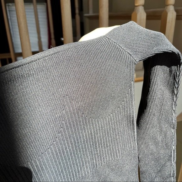 Good American The Off Shoulder Ribbed Knit Sweater Pullover in Black 0 NWOT - Picture 7 of 10